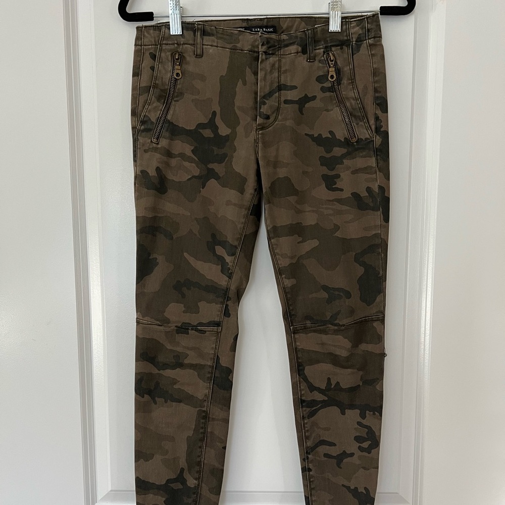 Army skinny pants. Ankle cut. Zippers.